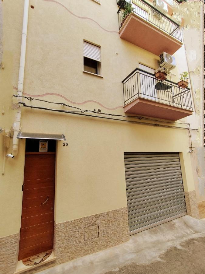 Villa Il Girasole Del Centro Storico Alcamo Exterior foto